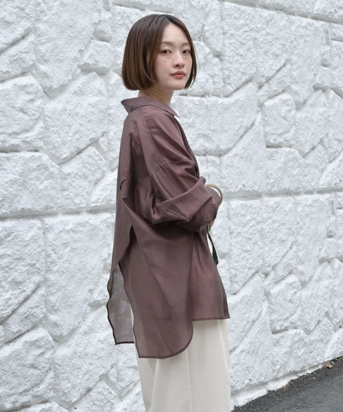 qualite scape（カリテ スケープ）の「【大人シアーシャツ】バックスリットシアーシャツ/後ろ姿映える/大人の抜け感/体型カバー（シャツ/ブラウス・レディース・ホワイト/ピンク/チャコールグレー/サックスブルー/ブラウン/オフホワイト/スモークピンク・フリー）」の22枚目の写真