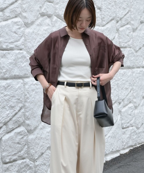 qualite scape（カリテ スケープ）の「【大人シアーシャツ】バックスリットシアーシャツ/後ろ姿映える/大人の抜け感/体型カバー（シャツ/ブラウス・レディース・ホワイト/ピンク/チャコールグレー/サックスブルー/ブラウン/オフホワイト/スモークピンク・フリー）」の20枚目の写真