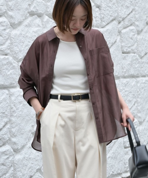 qualite scape（カリテ スケープ）の「【大人シアーシャツ】バックスリットシアーシャツ/後ろ姿映える/大人の抜け感/体型カバー（シャツ/ブラウス・レディース・ホワイト/ピンク/チャコールグレー/サックスブルー/ブラウン/オフホワイト/スモークピンク・フリー）」の19枚目の写真