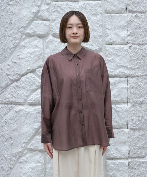 qualite scape（カリテ スケープ）の「【大人シアーシャツ】バックスリットシアーシャツ/後ろ姿映える/大人の抜け感/体型カバー（シャツ/ブラウス・レディース・ホワイト/ピンク/チャコールグレー/サックスブルー/ブラウン/オフホワイト/スモークピンク・フリー）」の17枚目の写真