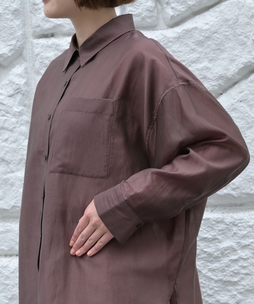 qualite scape（カリテ スケープ）の「【大人シアーシャツ】バックスリットシアーシャツ/後ろ姿映える/大人の抜け感/体型カバー（シャツ/ブラウス・レディース・ホワイト/ピンク/チャコールグレー/サックスブルー/ブラウン/オフホワイト/スモークピンク・フリー）」の13枚目の写真