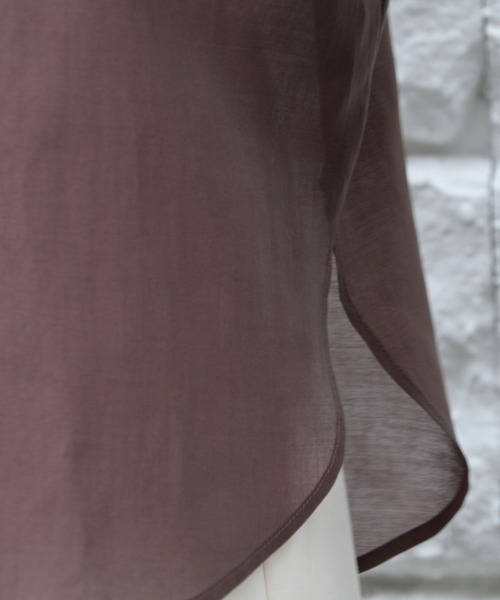 qualite scape（カリテ スケープ）の「【大人シアーシャツ】バックスリットシアーシャツ/後ろ姿映える/大人の抜け感/体型カバー（シャツ/ブラウス・レディース・ホワイト/ピンク/チャコールグレー/サックスブルー/ブラウン/オフホワイト/スモークピンク・フリー）」の10枚目の写真