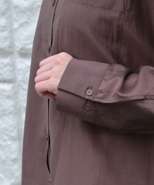 qualite scape（カリテ スケープ）の「【大人シアーシャツ】バックスリットシアーシャツ/後ろ姿映える/大人の抜け感/体型カバー（シャツ/ブラウス・レディース・ホワイト/ピンク/チャコールグレー/サックスブルー/ブラウン/オフホワイト/スモークピンク・フリー）」の9枚目の写真