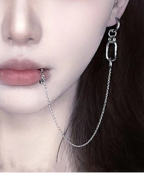 MASHIRO（マシロ）の「【MASHIRO】フェイクリップチェーンピアス イヤーカフ/ユニセックス（MA）（ピアス（両耳用）・レディース・シルバー・FREE）」の3枚目の写真