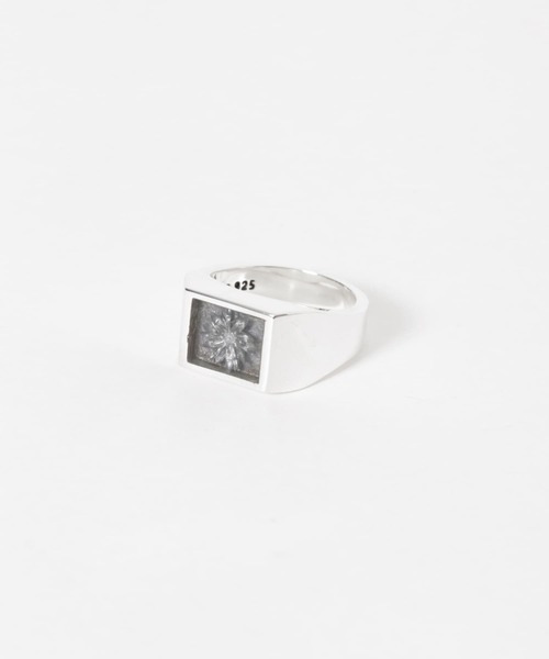 XOLO（ショロ）の「XOLO　Signet Ring S.Gray Flower（リング・メンズ・シルバー・LARGE）」の2枚目の写真