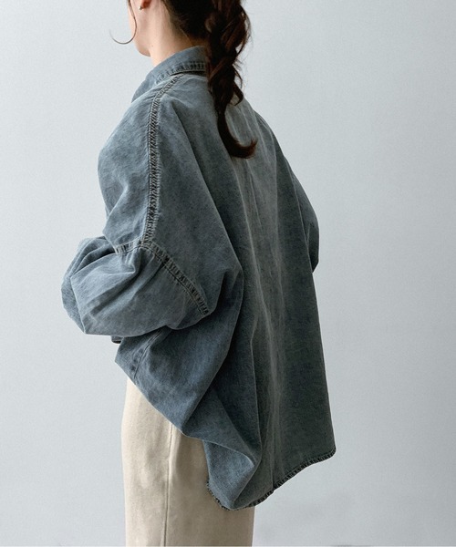 on:nue（オンニュ）の「【on:nue】 [着用動画あり！/ ユニセックス] ヴィンテージライクオーバーデニムシャツ /2025 AW COLLECTION（シャツ/ブラウス・レディース・ブルー/グレー・FREE）」の4枚目の写真