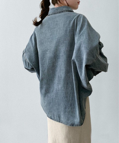 on:nue（オンニュ）の「【on:nue】 [着用動画あり！/ ユニセックス] ヴィンテージライクオーバーデニムシャツ /2025 AW COLLECTION（シャツ/ブラウス・レディース・ブルー/グレー・FREE）」の5枚目の写真