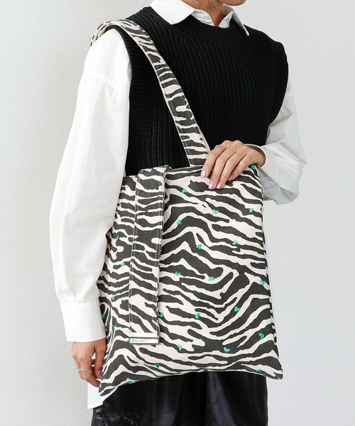 Three Four Time（ｽﾘｰﾌｫｰﾀｲﾑ）の「ハートエンブロイダリートート（トートバッグ・レディース・グレー/ブラック/ブラウン/ホワイト・FREE）」の5枚目の写真