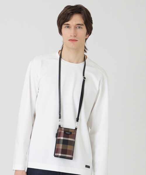 BLACK LABEL CRESTBRIDGE(ブラックレーベル・クレストブリッジ)の「【一部店舗限定】PVCクレストブリッジチェックスマホショルダー(スマホケース/カバー・メンズ・レッド系その他3/ベージュ系その他5・FREE)」の3枚目の写真