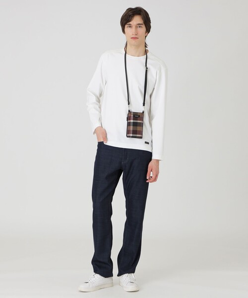 BLACK LABEL CRESTBRIDGE(ブラックレーベル・クレストブリッジ)の「【一部店舗限定】PVCクレストブリッジチェックスマホショルダー(スマホケース/カバー・メンズ・レッド系その他3/ベージュ系その他5・FREE)」の4枚目の写真