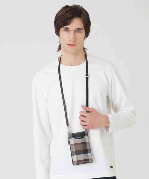 BLACK LABEL CRESTBRIDGE(ブラックレーベル・クレストブリッジ)の「【一部店舗限定】PVCクレストブリッジチェックスマホショルダー(スマホケース/カバー・メンズ・レッド系その他3/ベージュ系その他5・FREE)」の11枚目の写真