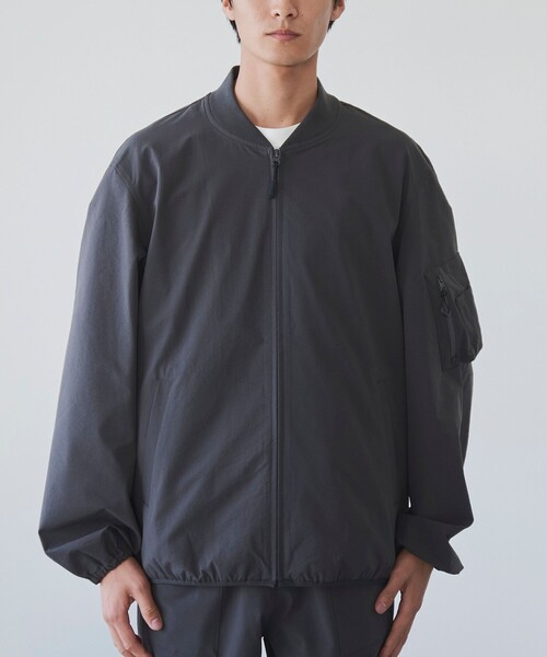 coen（コーエン）の「ハイカーテックブルゾン【防シワ/ストレッチ/撥水/ウォッシャブル】（MA-1・メンズ・ブラック/ダークブラウン/ダークグレー・S/M/L/XL）」の8枚目の写真