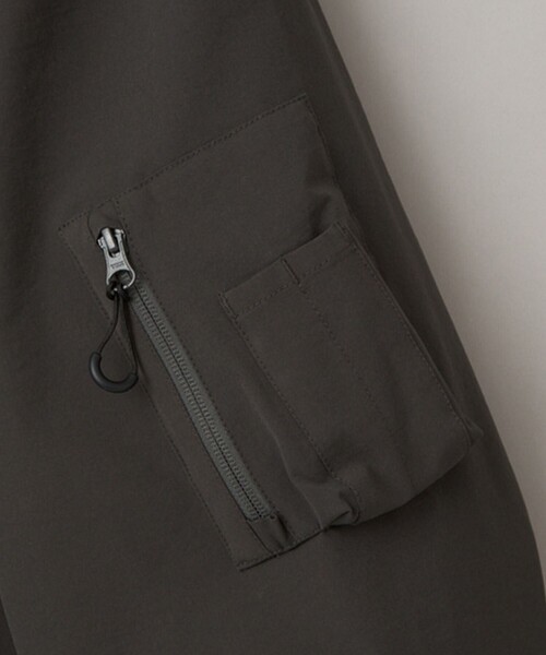 coen（コーエン）の「ハイカーテックブルゾン【防シワ/ストレッチ/撥水/ウォッシャブル】（MA-1・メンズ・ブラック/ダークブラウン/ダークグレー・S/M/L/XL）」の16枚目の写真