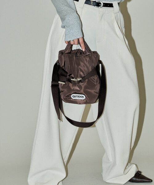 OUTDOOR PRODUCTS(アウトドアプロダクツ)の「OUTDOOR PRODUCTS/アウトドアプロダクツ ベルト付き パデッド トートバッグ XS 限定展開(ショルダーバッグ・レディース・ブラック/ブラウン/シルバー・フリ-)」の17枚目の写真