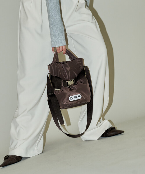 OUTDOOR PRODUCTS(アウトドアプロダクツ)の「OUTDOOR PRODUCTS/アウトドアプロダクツ ベルト付き パデッド トートバッグ XS 限定展開(ショルダーバッグ・レディース・ブラック/ブラウン/シルバー・フリ-)」の19枚目の写真