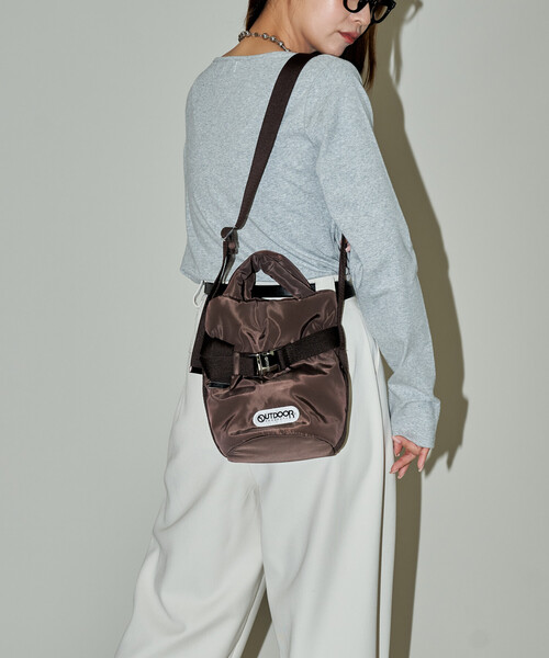 OUTDOOR PRODUCTS(アウトドアプロダクツ)の「OUTDOOR PRODUCTS/アウトドアプロダクツ ベルト付き パデッド トートバッグ XS 限定展開(ショルダーバッグ・レディース・ブラック/ブラウン/シルバー・フリ-)」の20枚目の写真