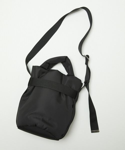 OUTDOOR PRODUCTS(アウトドアプロダクツ)の「OUTDOOR PRODUCTS/アウトドアプロダクツ ベルト付き パデッド トートバッグ XS 限定展開(ショルダーバッグ・レディース・ブラック/ブラウン/シルバー・フリ-)」の5枚目の写真