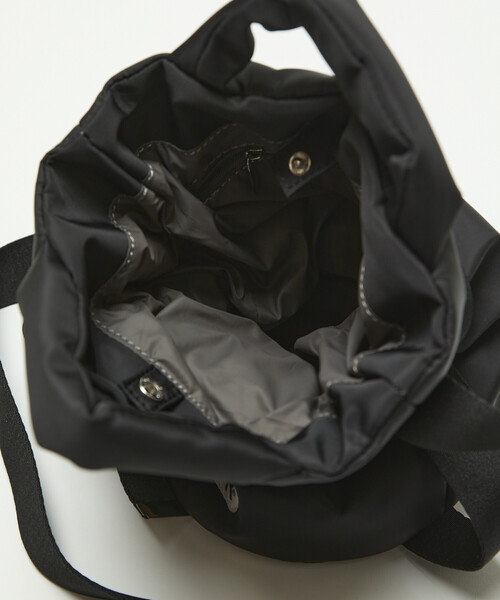 OUTDOOR PRODUCTS(アウトドアプロダクツ)の「OUTDOOR PRODUCTS/アウトドアプロダクツ ベルト付き パデッド トートバッグ XS 限定展開(ショルダーバッグ・レディース・ブラック/ブラウン/シルバー・フリ-)」の9枚目の写真