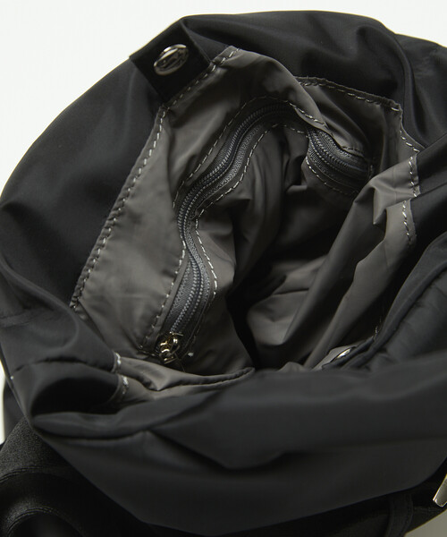 OUTDOOR PRODUCTS(アウトドアプロダクツ)の「OUTDOOR PRODUCTS/アウトドアプロダクツ ベルト付き パデッド トートバッグ XS 限定展開(ショルダーバッグ・レディース・ブラック/ブラウン/シルバー・フリ-)」の10枚目の写真