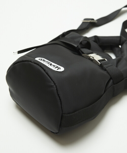 OUTDOOR PRODUCTS(アウトドアプロダクツ)の「OUTDOOR PRODUCTS/アウトドアプロダクツ ベルト付き パデッド トートバッグ XS 限定展開(ショルダーバッグ・レディース・ブラック/ブラウン/シルバー・フリ-)」の4枚目の写真