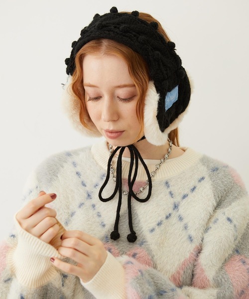MILKFED.（ミルクフェド）の「CABLE KNIT EARMUFFS（イヤーマフ・レディース・オフホワイト/アッシュ/ブラック/ライトピンク・ONE SIZE）」の3枚目の写真