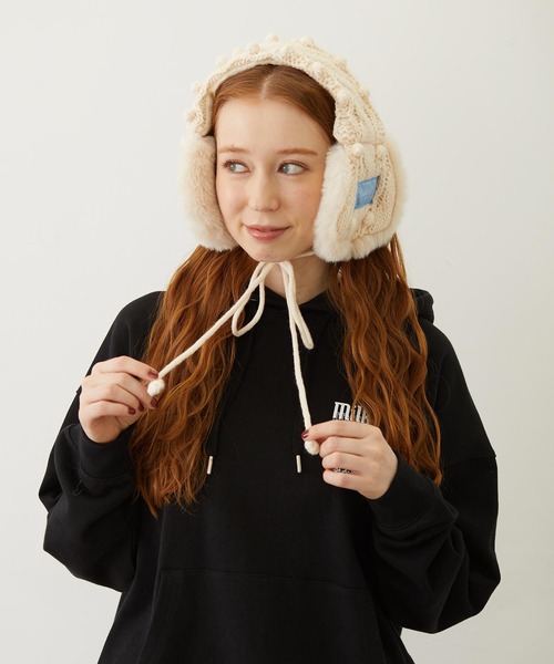 MILKFED.（ミルクフェド）の「CABLE KNIT EARMUFFS（イヤーマフ・レディース・オフホワイト/アッシュ/ブラック/ライトピンク・ONE SIZE）」の5枚目の写真