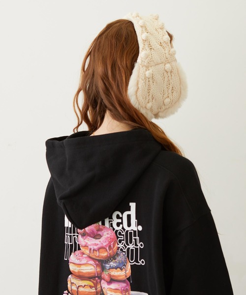 MILKFED.（ミルクフェド）の「CABLE KNIT EARMUFFS（イヤーマフ・レディース・オフホワイト/アッシュ/ブラック/ライトピンク・ONE SIZE）」の9枚目の写真
