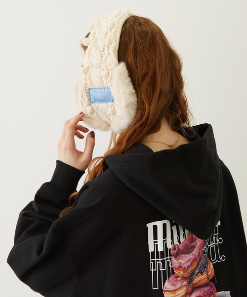MILKFED.（ミルクフェド）の「CABLE KNIT EARMUFFS（イヤーマフ・レディース・オフホワイト/アッシュ/ブラック/ライトピンク・ONE SIZE）」の10枚目の写真