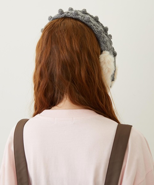 MILKFED.（ミルクフェド）の「CABLE KNIT EARMUFFS（イヤーマフ・レディース・オフホワイト/アッシュ/ブラック/ライトピンク・ONE SIZE）」の22枚目の写真