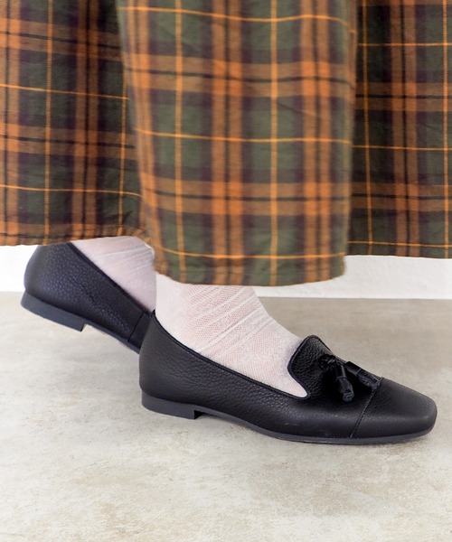 ENあしながおじさん（エンアシナガオジサン）の「防水│タッセルオペラシューズ　5360607（パンプス・レディース・グレイッシュベージュ/ブラック・23cm/23.5cm/24cm/24.5cm/22.5cm）」の13枚目の写真