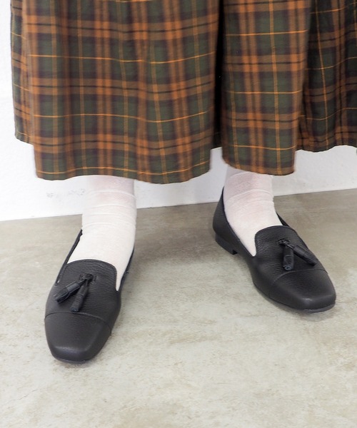 ENあしながおじさん（エンアシナガオジサン）の「防水│タッセルオペラシューズ　5360607（パンプス・レディース・グレイッシュベージュ/ブラック・23cm/23.5cm/24cm/24.5cm/22.5cm）」の14枚目の写真