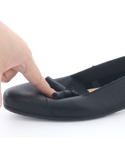 ENあしながおじさん（エンアシナガオジサン）の「防水│タッセルオペラシューズ　5360607（パンプス・レディース・グレイッシュベージュ/ブラック・23cm/23.5cm/24cm/24.5cm/22.5cm）」の7枚目の写真