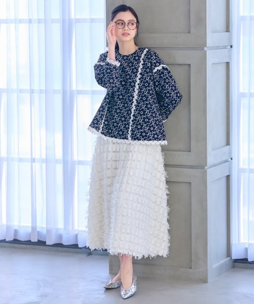Chesty(チェスティー)の「Cabbage フラワーパターン刺繍トップス(シャツ/ブラウス・レディース・ホワイト/ネイビー・0/1)」の4枚目の写真