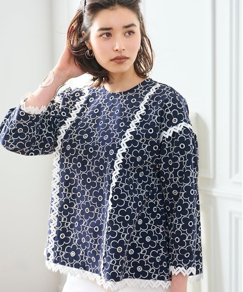 Chesty(チェスティー)の「Cabbage フラワーパターン刺繍トップス(シャツ/ブラウス・レディース・ホワイト/ネイビー・0/1)」の8枚目の写真