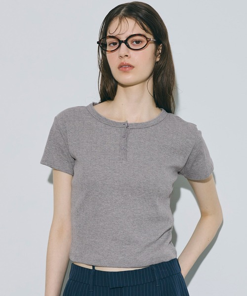 coca(coca)(コカ)の「リブヘンリーネックTシャツ(Tシャツ/カットソー・レディース・ブラック/グレー/ダークブラウン/ホワイト・S/M/L)」の4枚目の写真