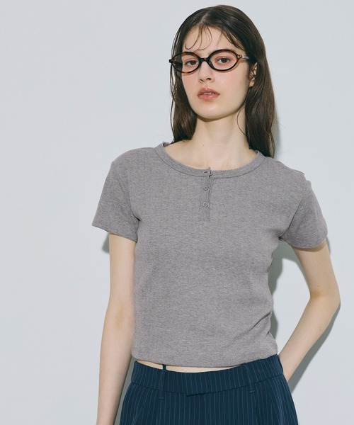 coca(coca)(コカ)の「リブヘンリーネックTシャツ(Tシャツ/カットソー・レディース・ブラック/グレー/ダークブラウン/ホワイト・S/M/L)」の9枚目の写真
