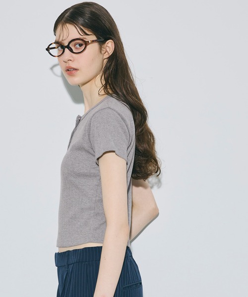 coca(coca)(コカ)の「リブヘンリーネックTシャツ(Tシャツ/カットソー・レディース・ブラック/グレー/ダークブラウン/ホワイト・S/M/L)」の10枚目の写真