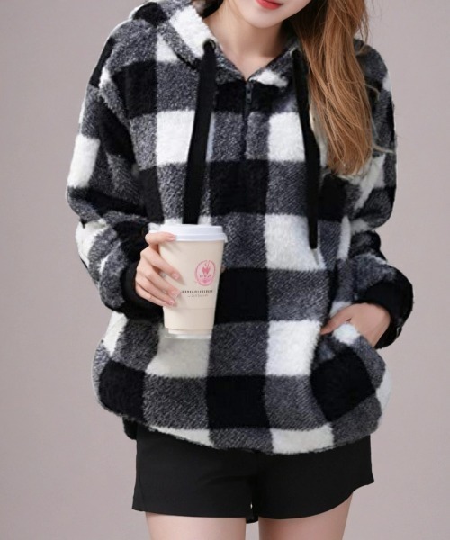 cammie(キャミー)の「ボアチェックハーフジップフードパーカー(パーカー・レディース・ブラック/ネイビー/ベージュ・LARGE/MEDIUM)」の4枚目の写真