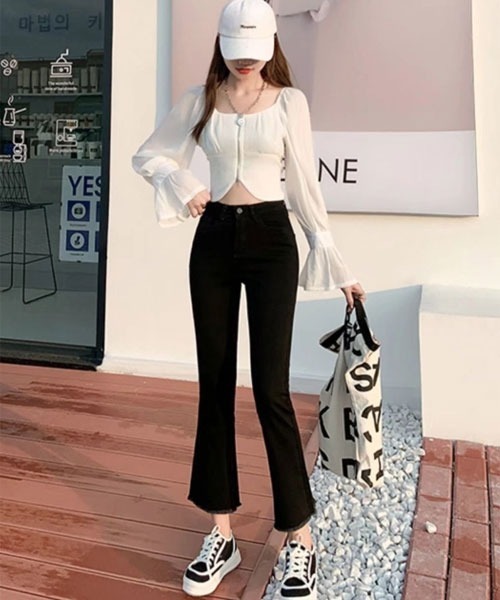 TONE SELECT WEAR(トーンセレクトウェア)の「【i-dare】フレア デニムパンツ(デニムパンツ・レディース・ブラック・SMALL/MEDIUM/LARGE/X-LARGE)」の4枚目の写真
