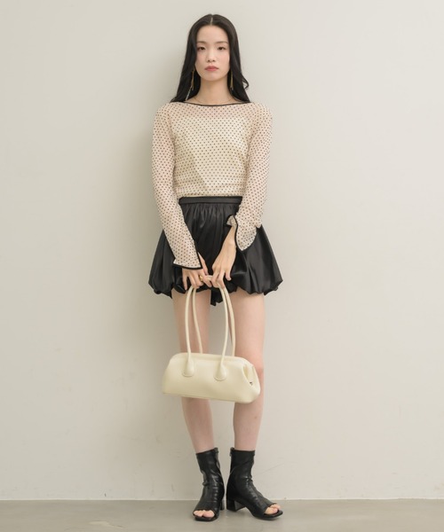 NEUNA(ヌナ)の「【他にない光沢感がポイント◎】サテンバルーンミニスカート(スカート・レディース・ブラック/オフホワイト/ブラウン・MEDIUM/LARGE/X-LARGE/SMALL)」の6枚目の写真