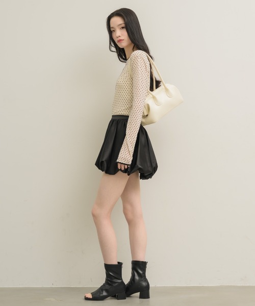 NEUNA(ヌナ)の「【他にない光沢感がポイント◎】サテンバルーンミニスカート(スカート・レディース・ブラック/オフホワイト/ブラウン・MEDIUM/LARGE/X-LARGE/SMALL)」の9枚目の写真