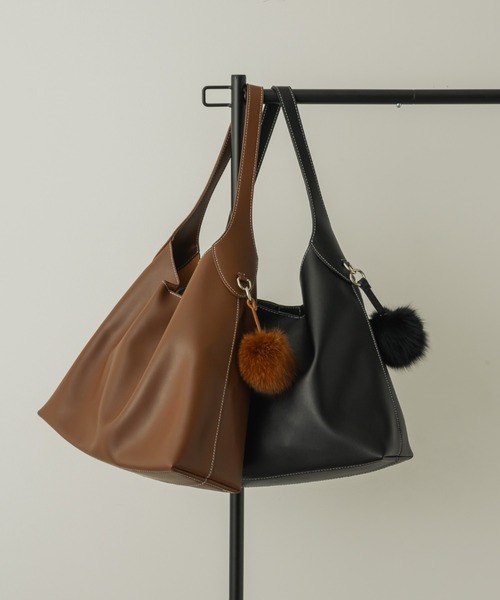 NEUNA（ヌナ）の「ステッチエコレザーバック（ショルダーバッグ・レディース・ブラック/ブラウン・FREE）」の2枚目の写真