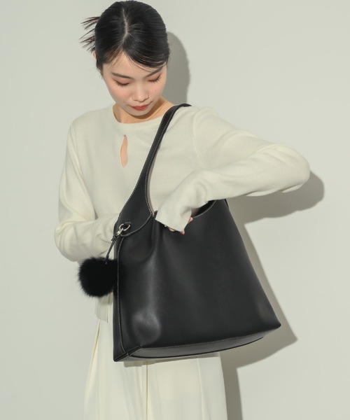 NEUNA（ヌナ）の「ステッチエコレザーバック（ショルダーバッグ・レディース・ブラック/ブラウン・FREE）」の14枚目の写真