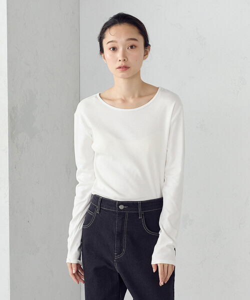 COMME CA ISM(コムサイズム)の「吸湿発熱 クルーネックTシャツ(Tシャツ/カットソー・レディース・ホワイト/グレー/ブラック/ネイビー・MEDIUM/LARGE)」の2枚目の写真