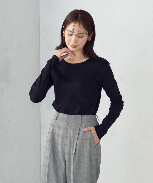 COMME CA ISM(コムサイズム)の「吸湿発熱 クルーネックTシャツ(Tシャツ/カットソー・レディース・ホワイト/グレー/ブラック/ネイビー・MEDIUM/LARGE)」の1枚目の写真