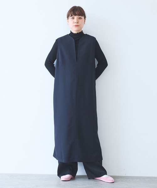 yuni(ユニ )の「レーヨンウール slit neck jumper スカート(ジャンパースカート・レディース・ネイビー/カーキ・FREE)」の2枚目の写真