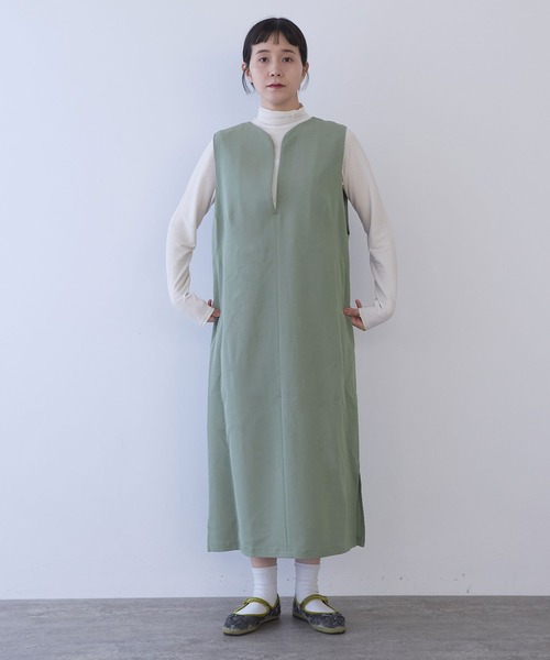 yuni(ユニ )の「レーヨンウール slit neck jumper スカート(ジャンパースカート・レディース・ネイビー/カーキ・FREE)」の3枚目の写真