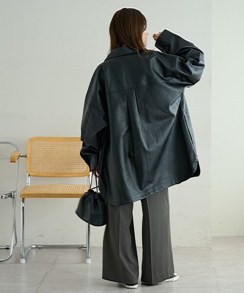 DISCOAT（ディスコート）の「【ユニセックス】フェイクレザーフェイクスエードアソートオーバーシャツ（シャツ/ブラウス・レディース・ブラック/ブラウン・FREE）」の4枚目の写真