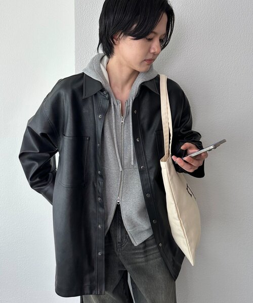 DISCOAT（ディスコート）の「【ユニセックス】フェイクレザーフェイクスエードアソートオーバーシャツ（シャツ/ブラウス・レディース・ブラック/ブラウン・FREE）」の6枚目の写真