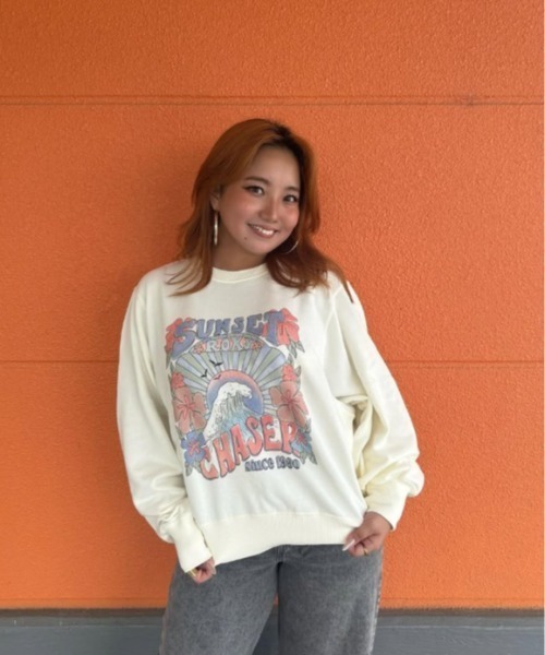 ROXY(ロキシー)の「SUNSET CHASER /ロキシーショート丈フロントグラフィックプリントプルオーバースウェットトレーナー(スウェット・レディース・ピンク/ホワイト/ブラック・LARGE/MEDIUM/SMALL)」の1枚目の写真